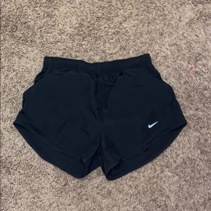 BLACK NIKE SHORTS